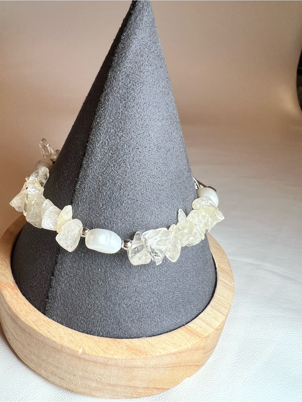 NWOT Baroque freshwater pearl clear quartz toggle clasp wired bracelet - Picture 3 of 7